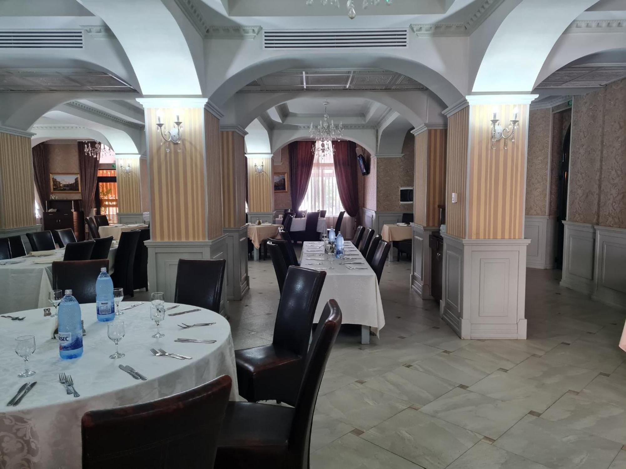 Hotel Valahia Targoviste Exteriör bild