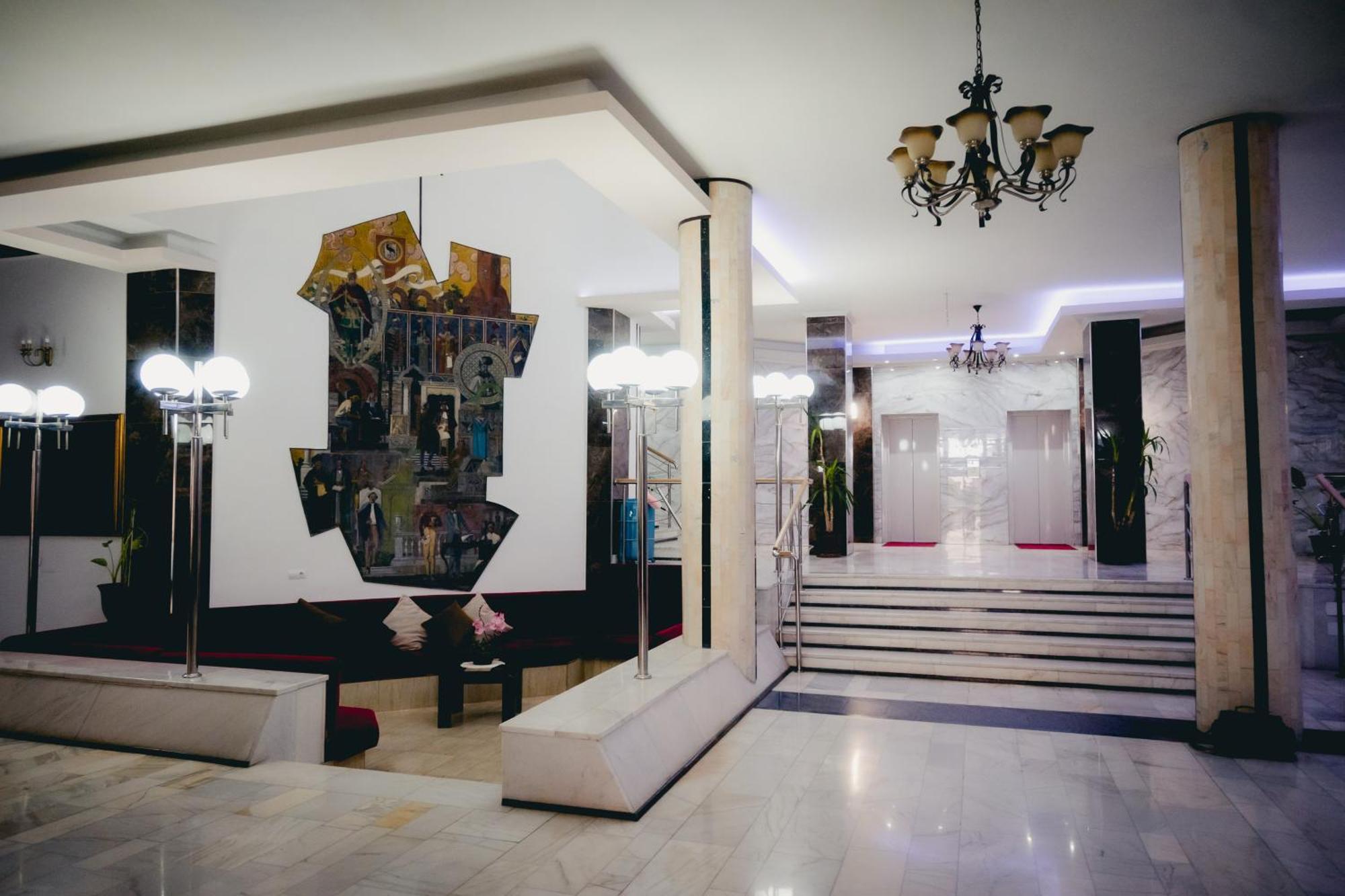 Hotel Valahia Targoviste Exteriör bild